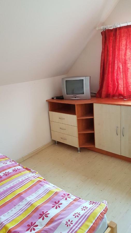 Csalad-Barat Apartman Balatonlelle Exterior foto